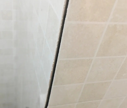 康保瓷砖空鼓维修公司分享阳台瓷砖脱落的修复过程可以分为以下几个步骤