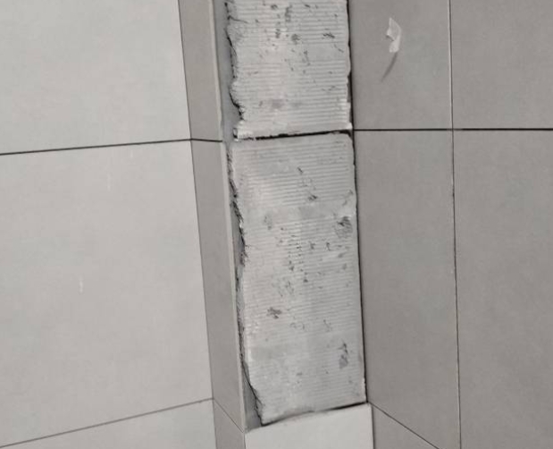 康保瓷砖空鼓维修公司分享下瓷砖施工前基层浇水润湿程度不足，可能导致以下问题
